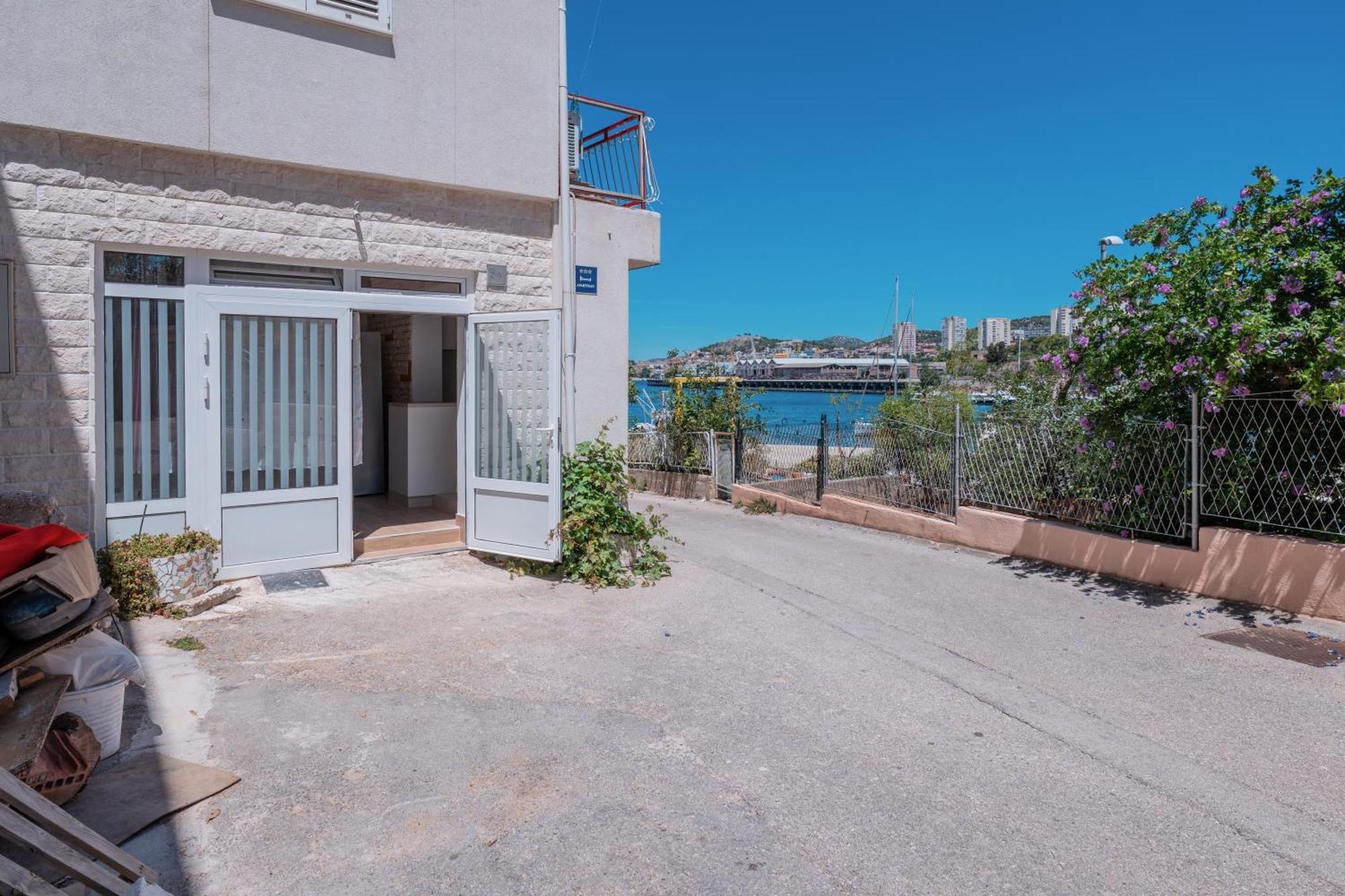 Apartments Ema 希贝尼克 外观 照片